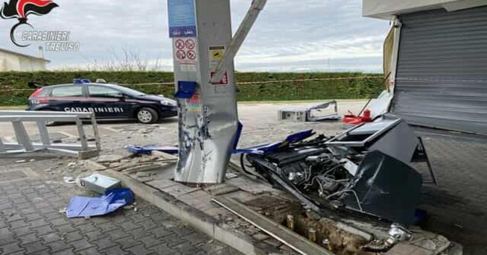 banda delle ruspe, maxi condanna a pordenone: quasi 25 anni per tre trasfertisti romeni