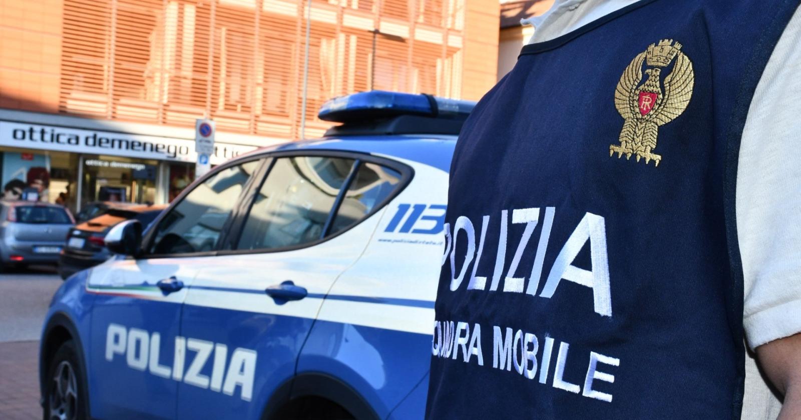Arrestato ed espulso, rientra e si fa assumere come infermiere