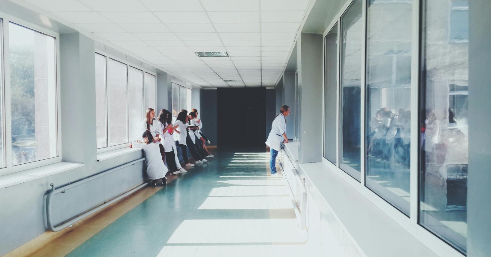 Dipendente dell'ospedale si finge malato