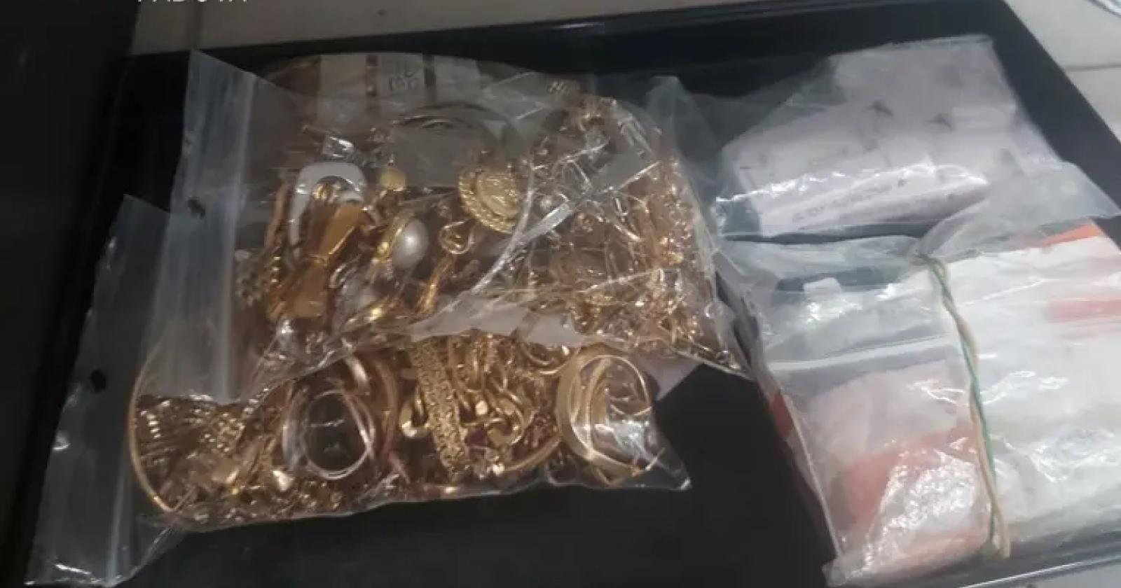 35 chili di gioielli ritrovati: si cercano i proprietari