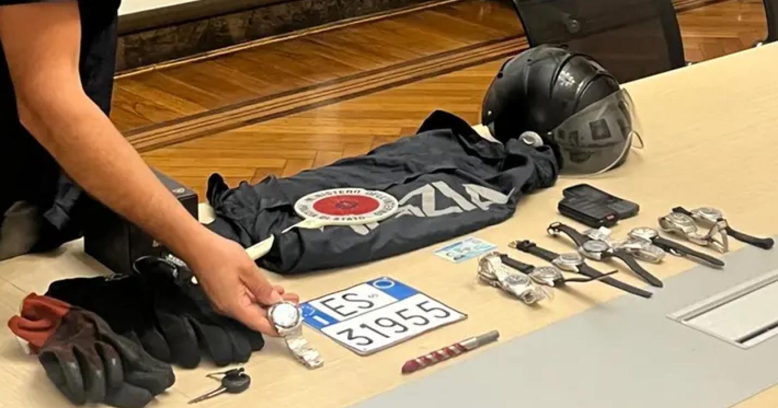 Preso a morsi per rubargli l'orologio