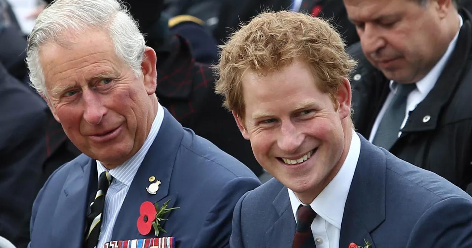 Harry accusa Buckingham Palace