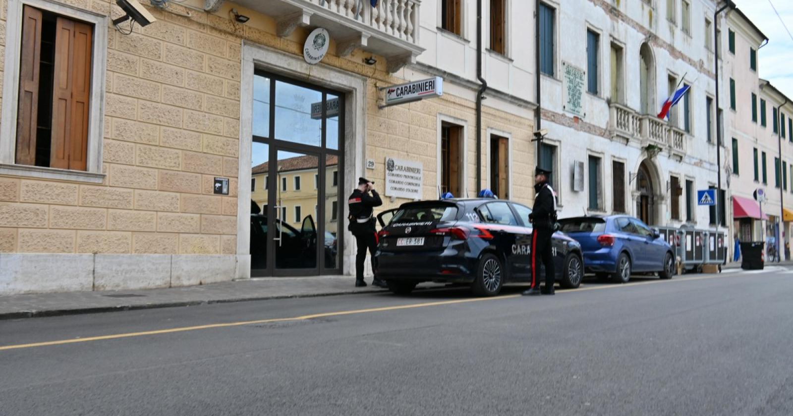 Stranieri con droga e coltelli in stazione