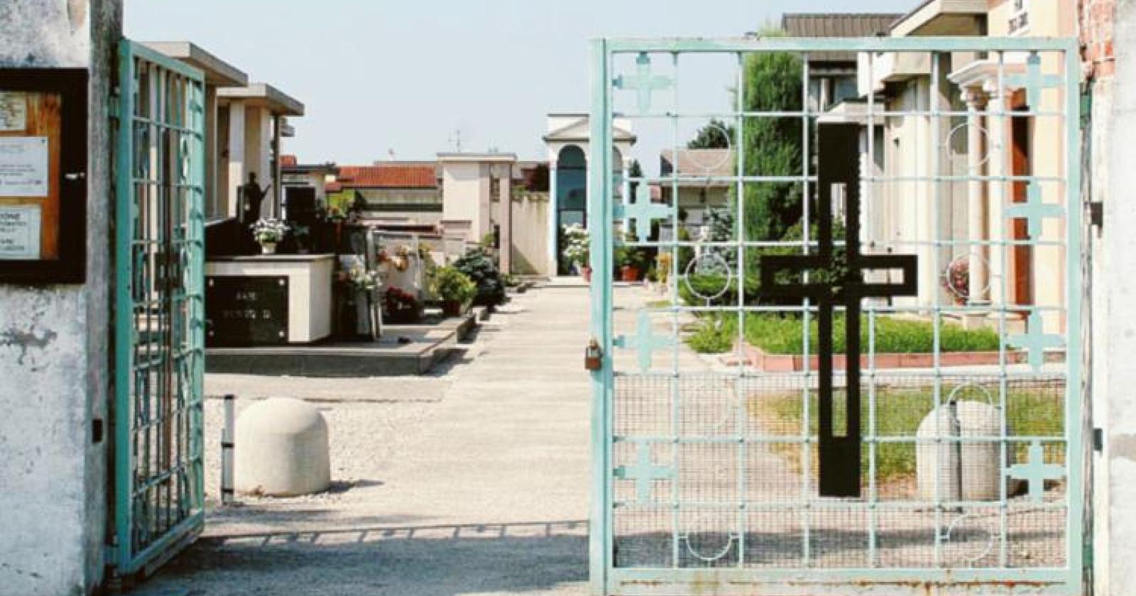 Bagni tutti nuovi al cimitero