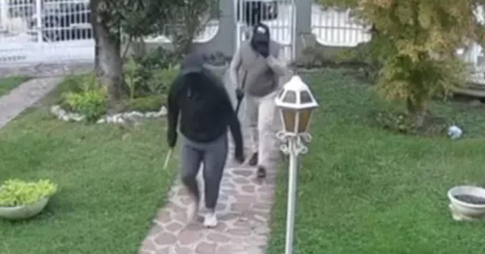 Assalto in villetta ad Albignasego: banda al tramonto, la 77enne urla e i ladri fuggono con gioielli