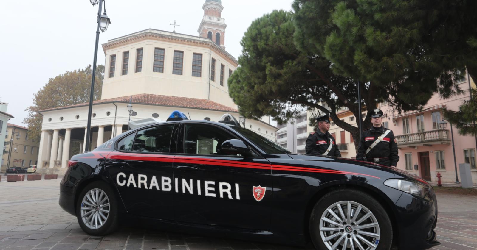 Accoltellato al bar, c'è un fermo