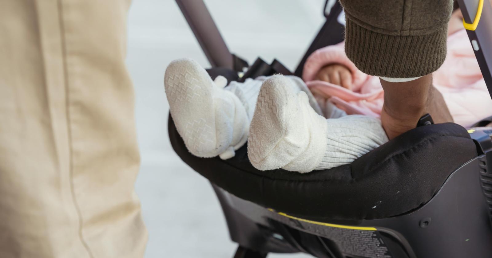 Tenta di rapire una neonata dal passeggino