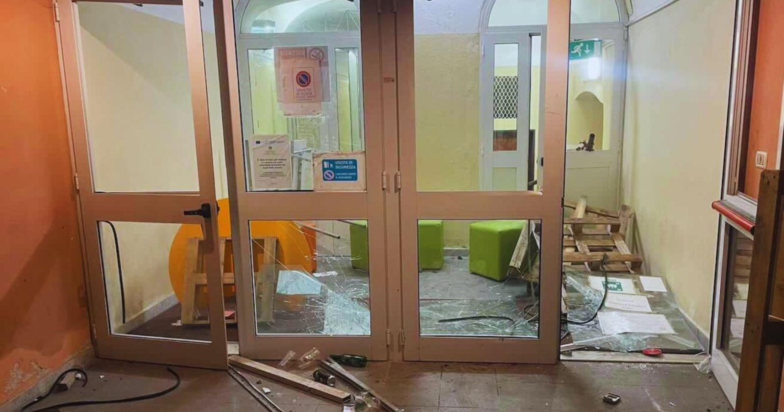 Blitz neofascista al liceo