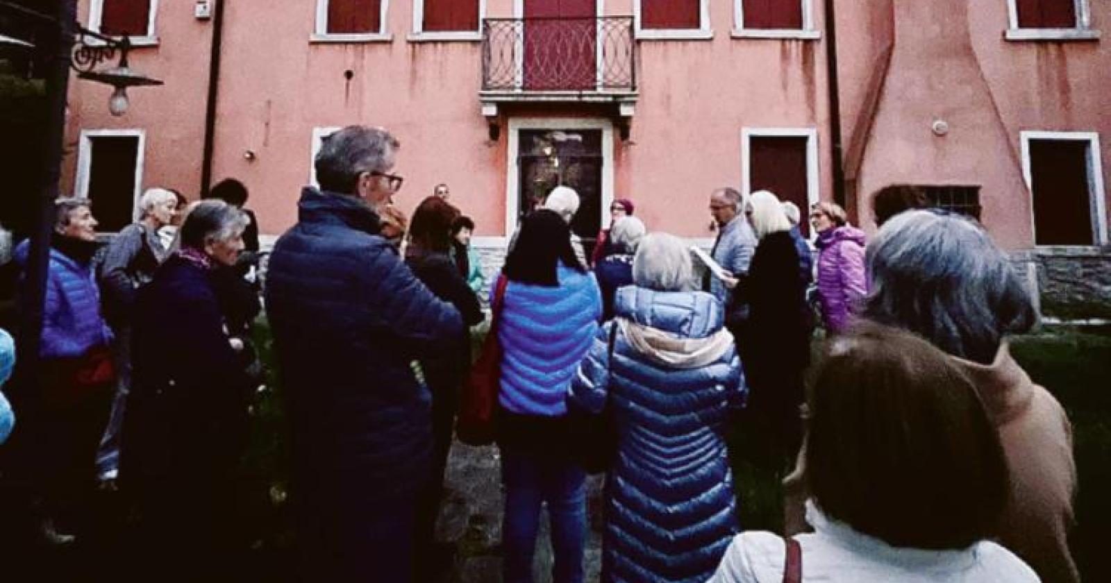 Passeggiata scandita dai versi