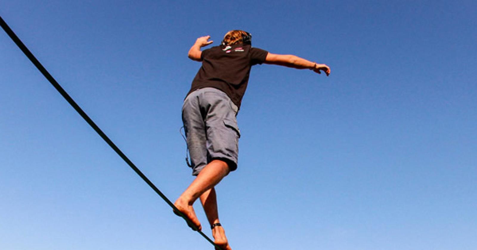 In equilibrio a 150 metri: arrivano i carabinieri