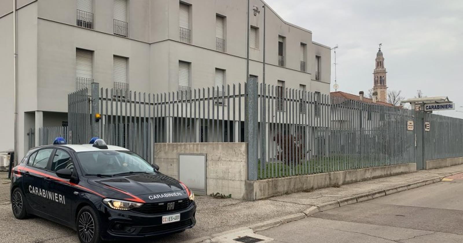 Occupa uno stabile abbandonato: denunciato