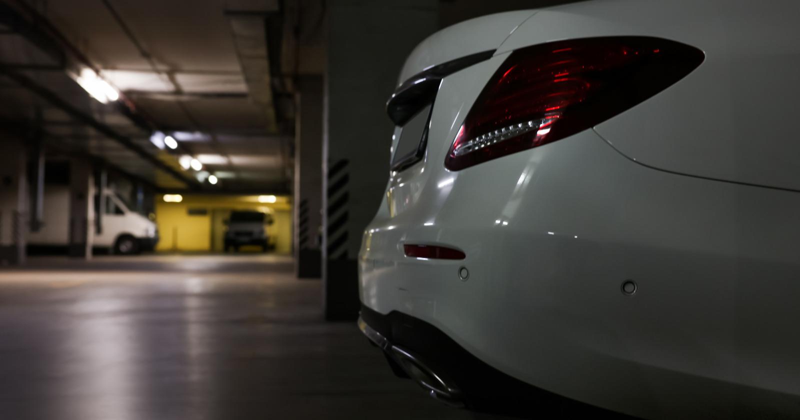 Auto ferma in garage, cosa succede e come evitare danni costosi