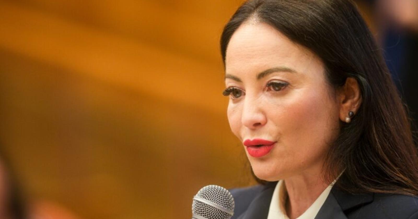 Orfani di femminicidio, il Parlamento cambia approccio