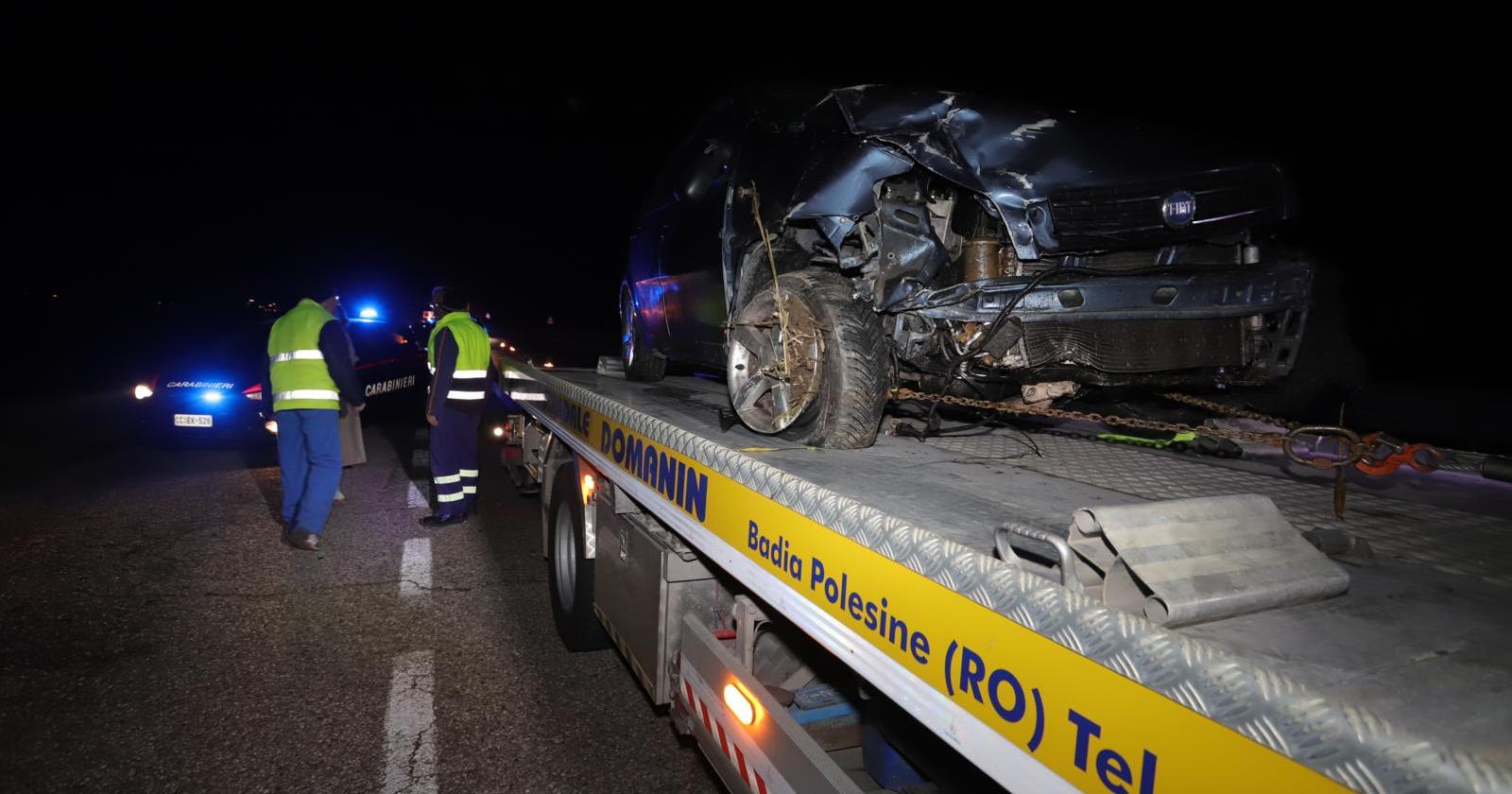 Schianto in Transpolesana, poi fugge a piedi