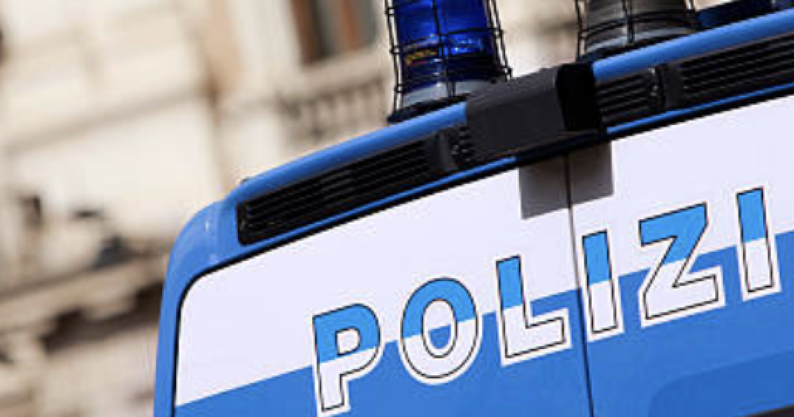 Schiaffo a un poliziotto: offesa di particolare tenuità