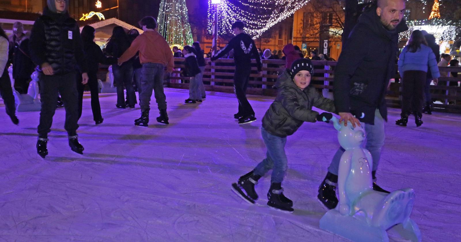 L'atmosfera natalizia accende la domenica di Rovigo