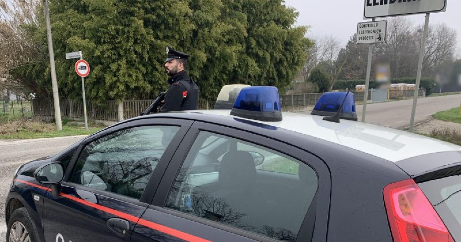 Mani addosso ai vigilantes per rubare il giubbino