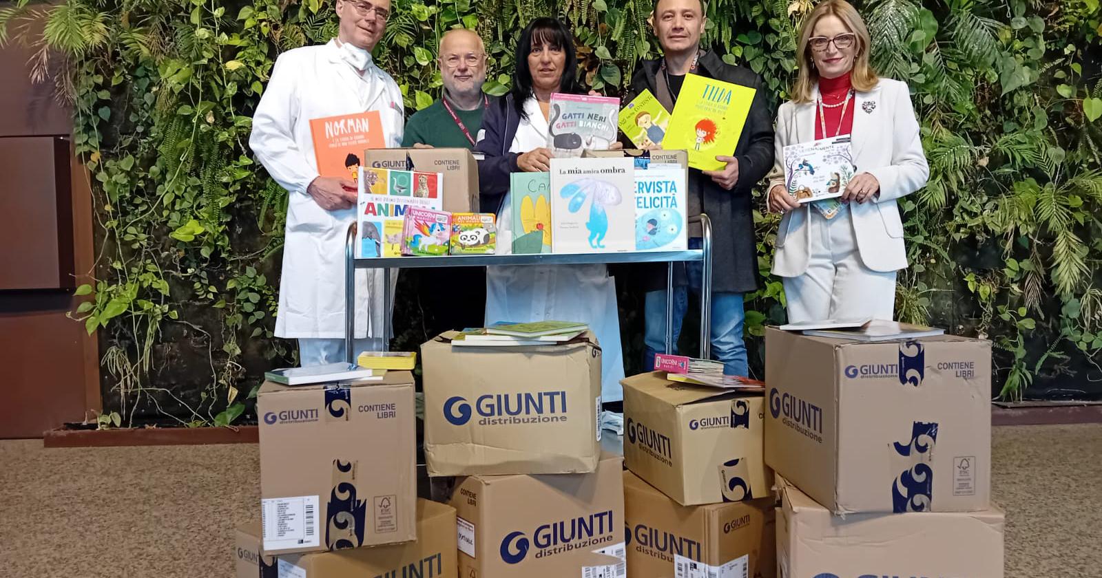 Centinaia di libri per i piccoli pazienti