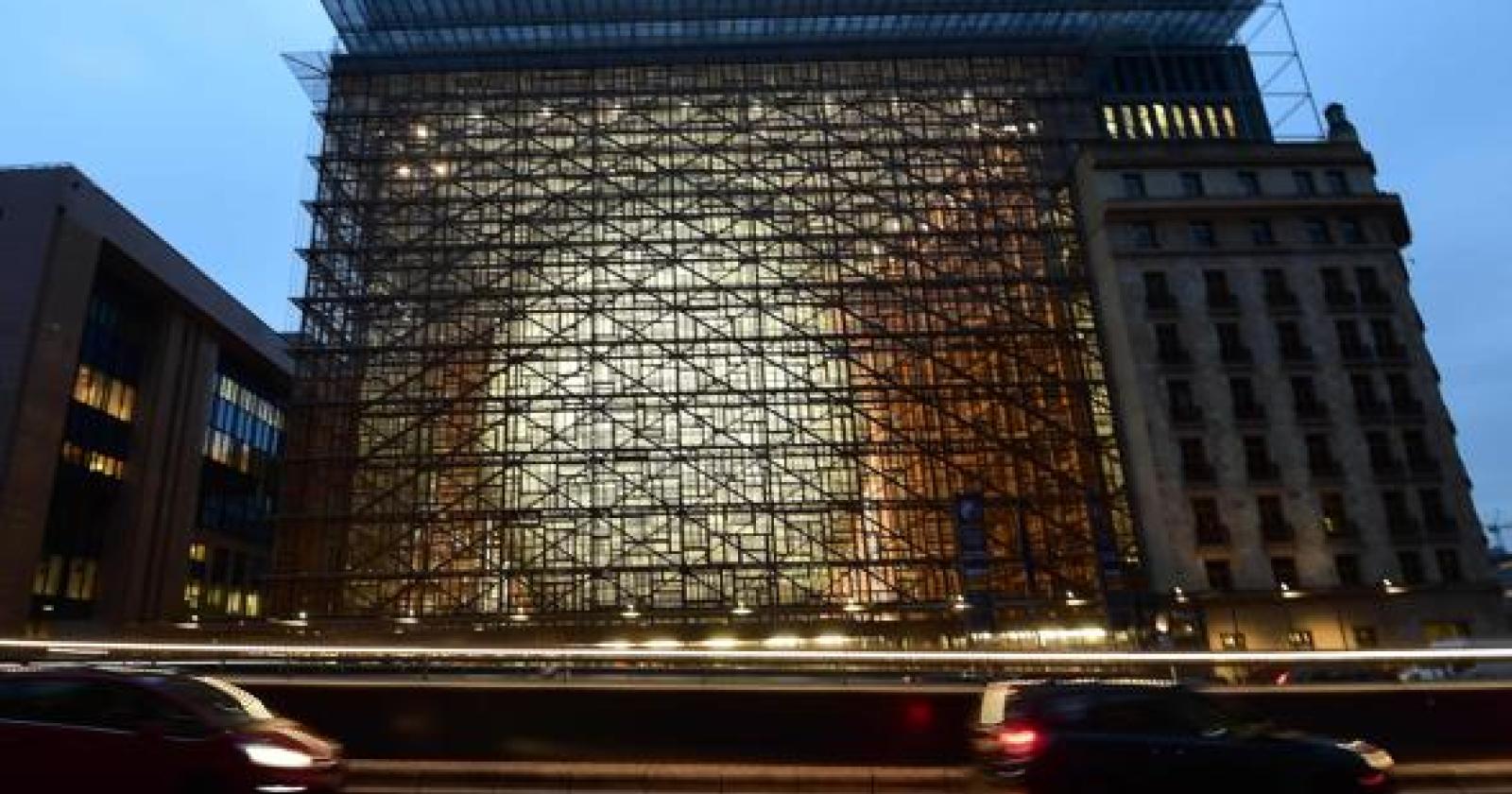 Ucraina, l&rsquo;Ue sblocca un maxi prestito da 90 miliardi