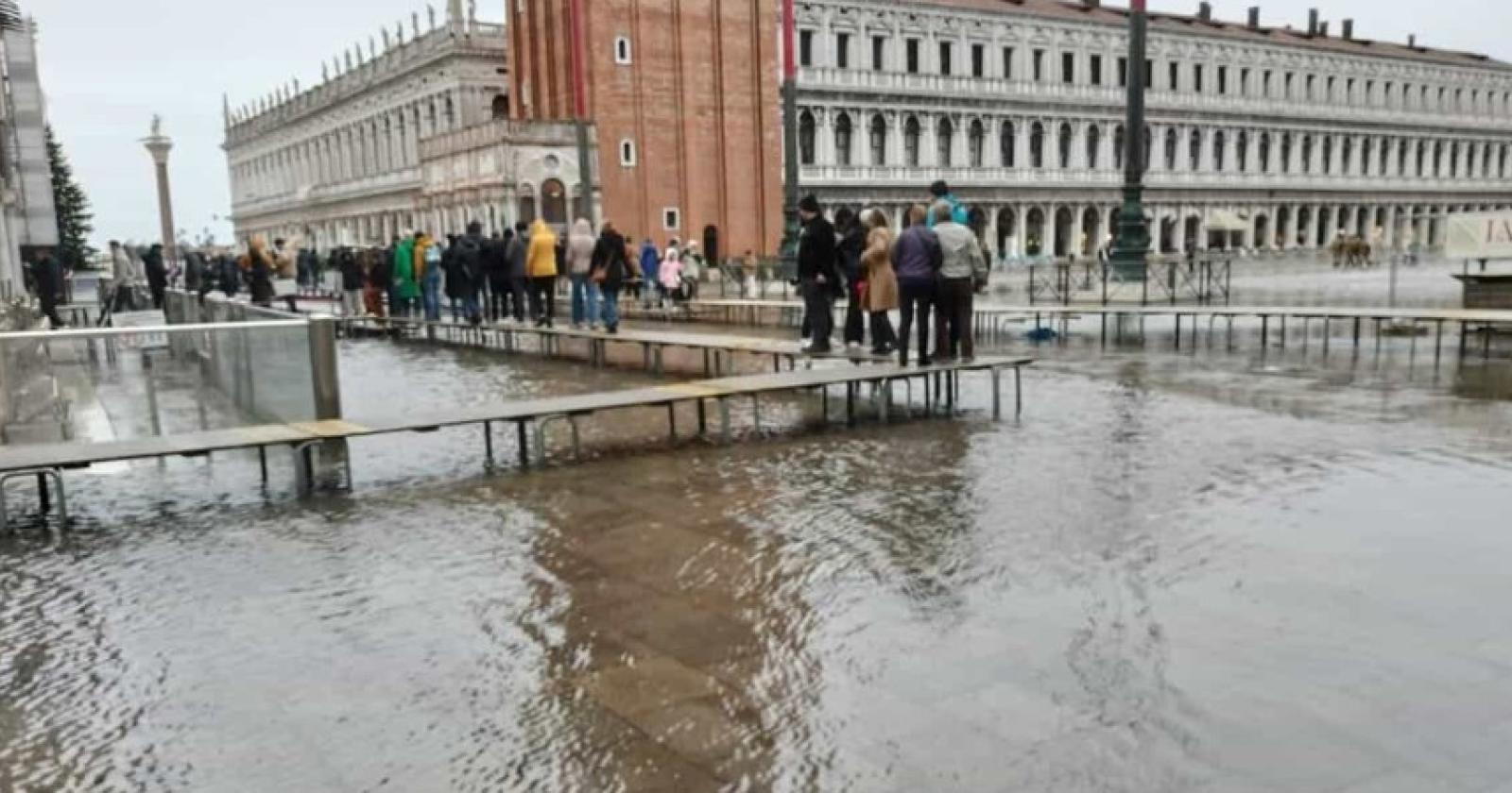 Neve, vento e acqua alta: il Veneto vive un Natale in bianco tra meraviglia e disagi