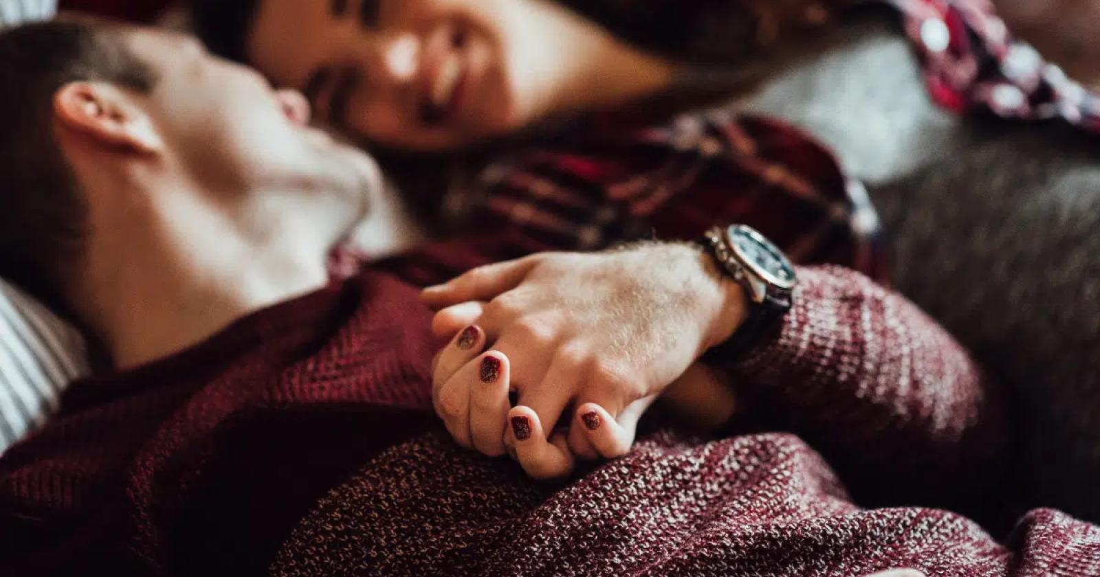 Love bombing, quando l&rsquo;amore travolge e poi sparisce