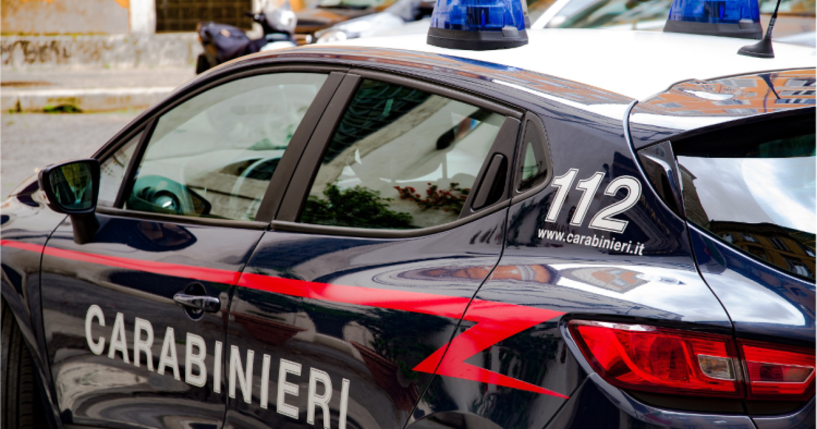 In auto con 44 pastiglie di amfetamina, denunciato