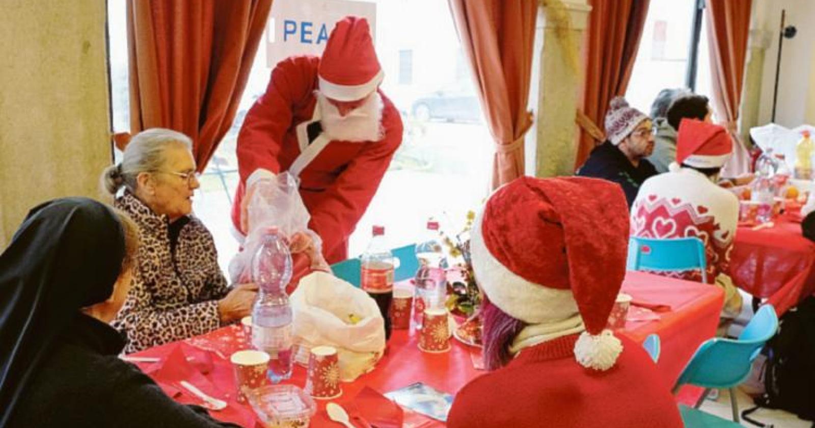 Il pranzo di Natale di Sant&rsquo;Egidio per aiutare chi &egrave; in difficolt&agrave;