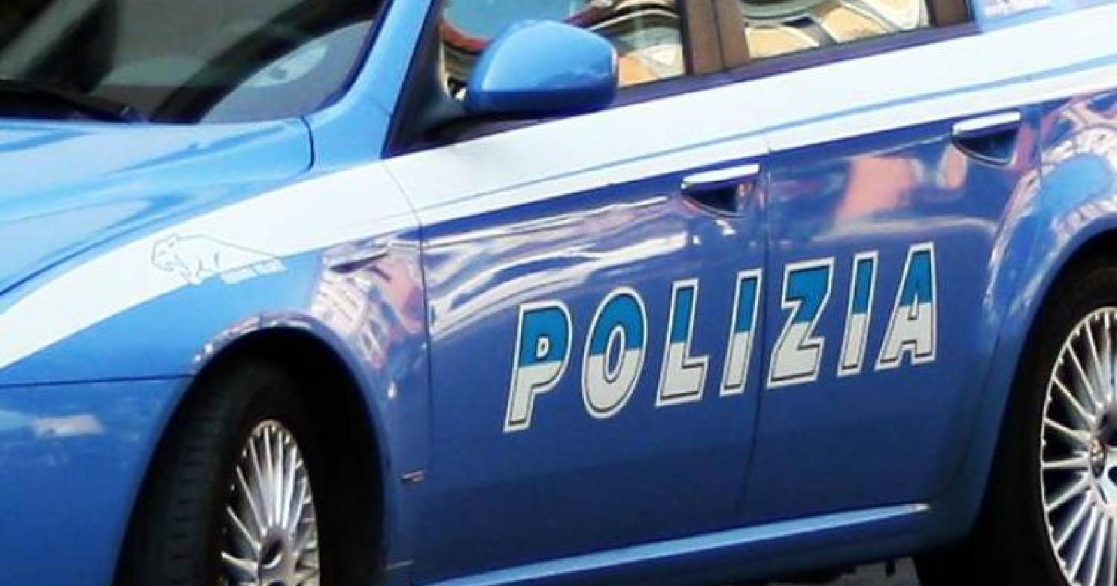 Rubano un'auto e investono un passante, tre minorenni denunciati