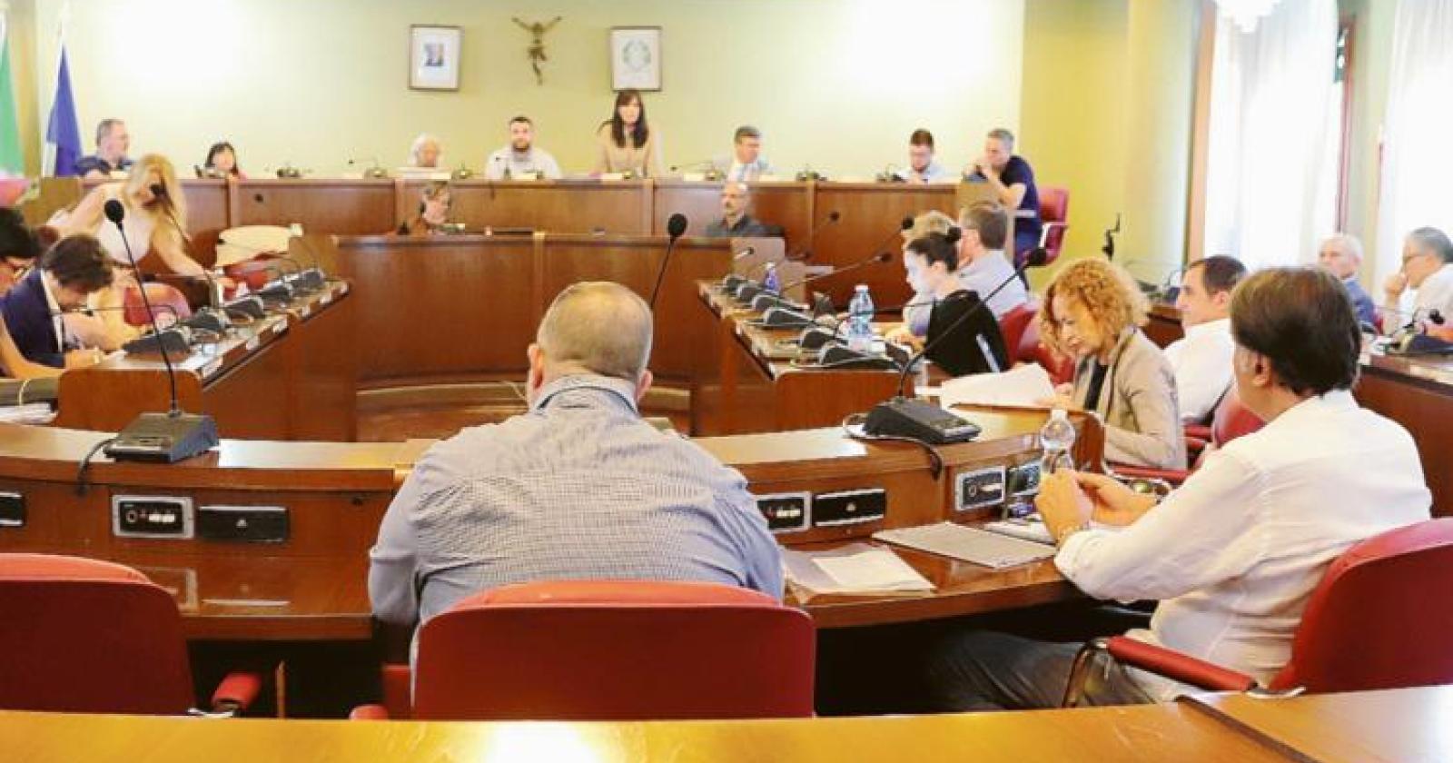 Consiglio, maggioranza alla conta