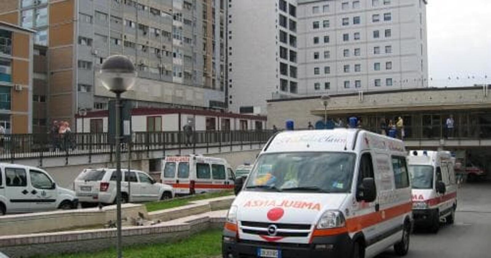 E' ancora grave il 45enne ferito dai botti di Capodanno