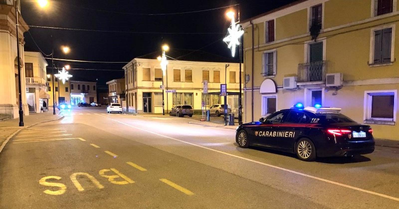 Arrestato con ancora il coltello in mano