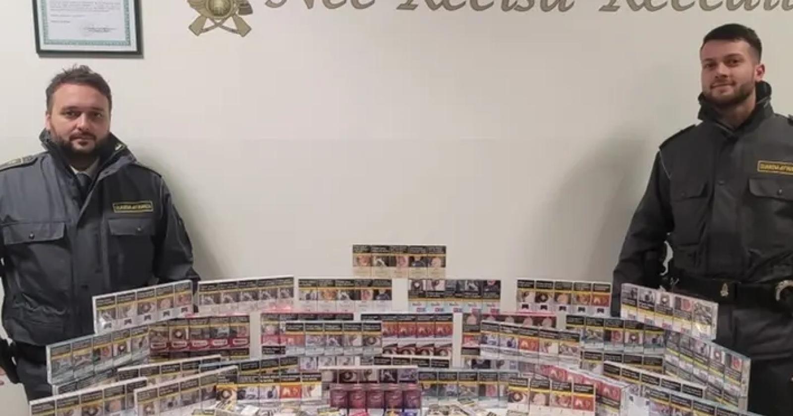 Ruba 500 pacchetti di sigarette
