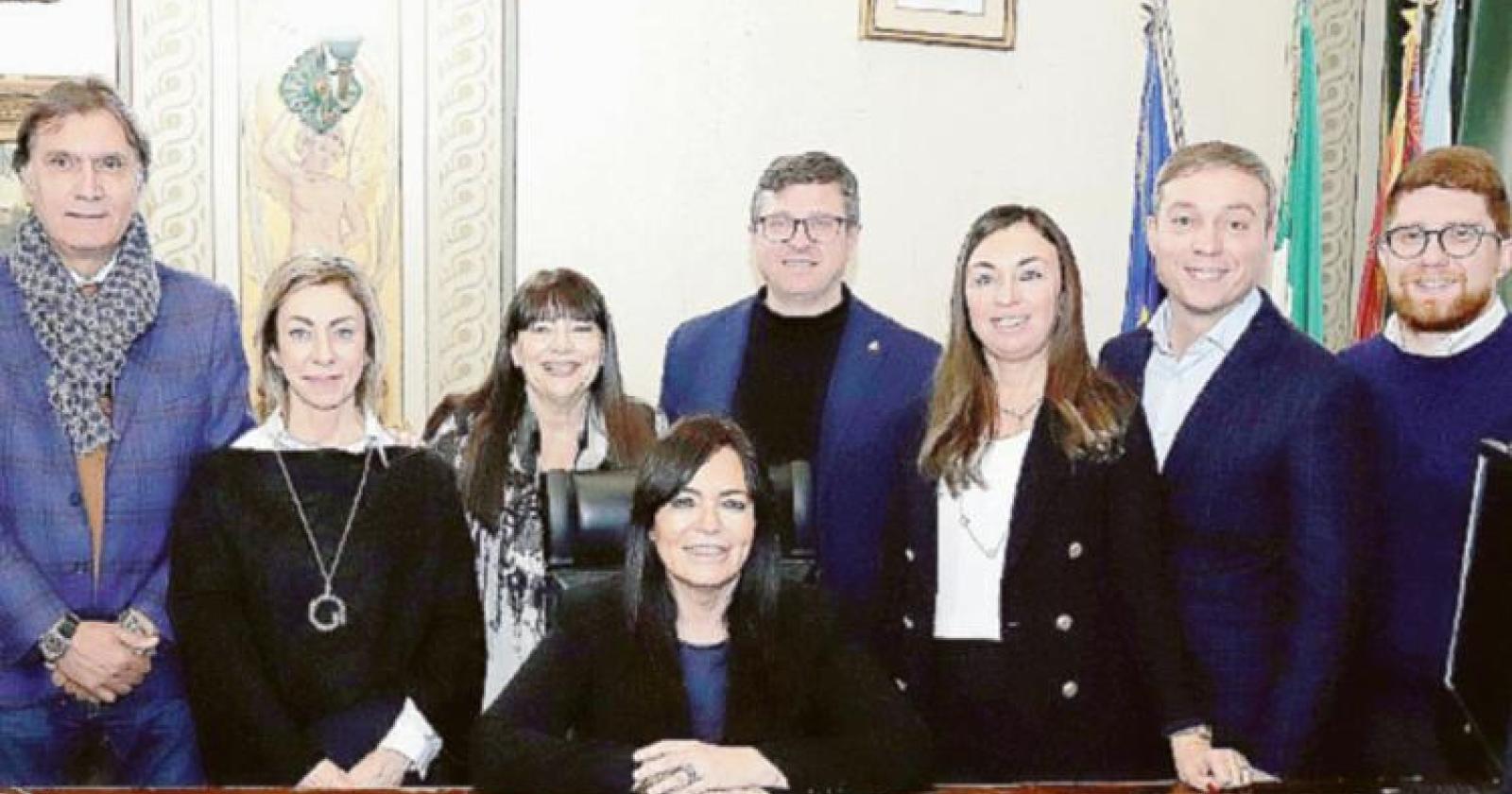 Calano gli abitanti, assessori pi&ugrave; poveri