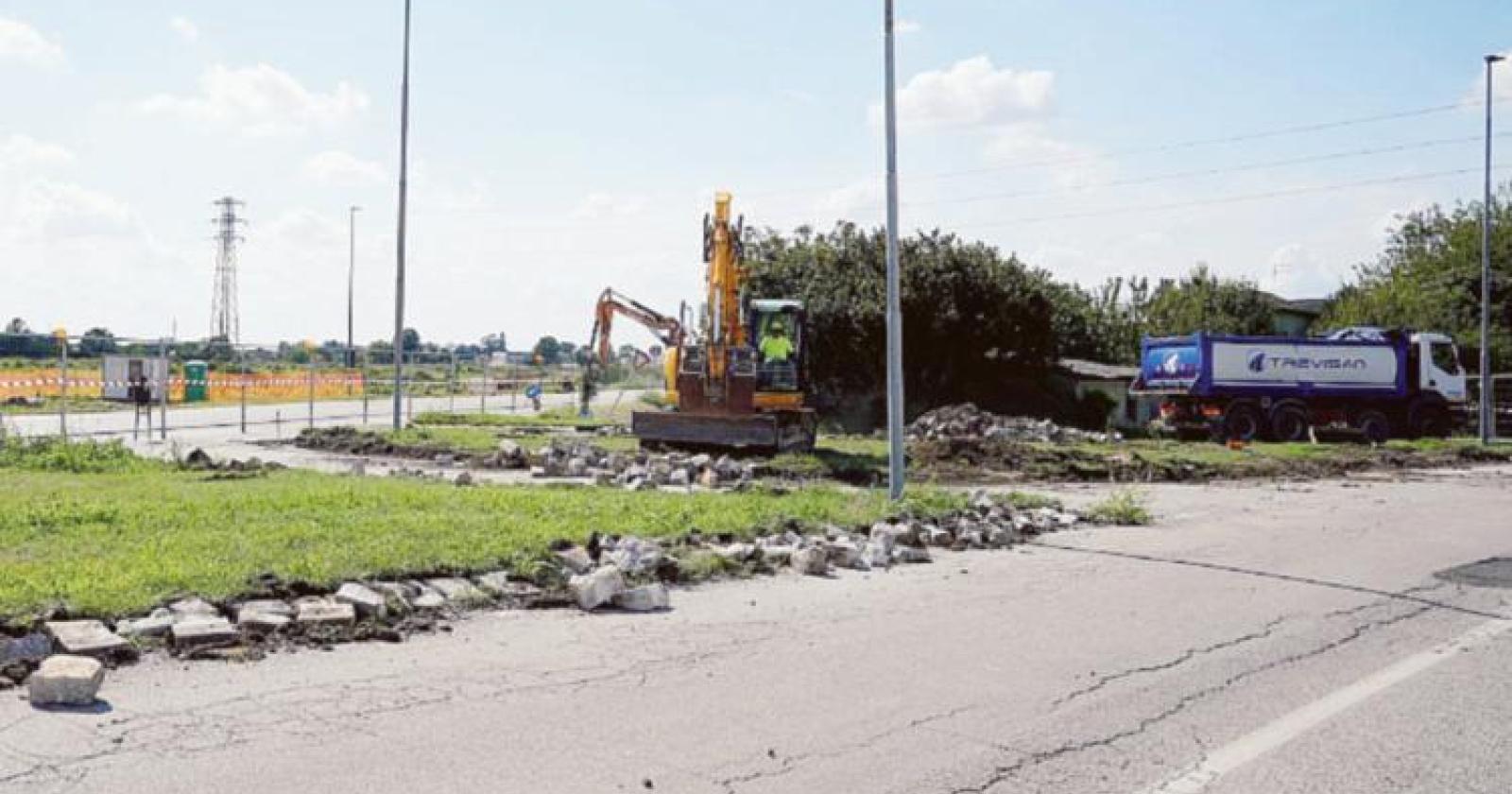 Rotonda a clessidra cantiere in anticipo