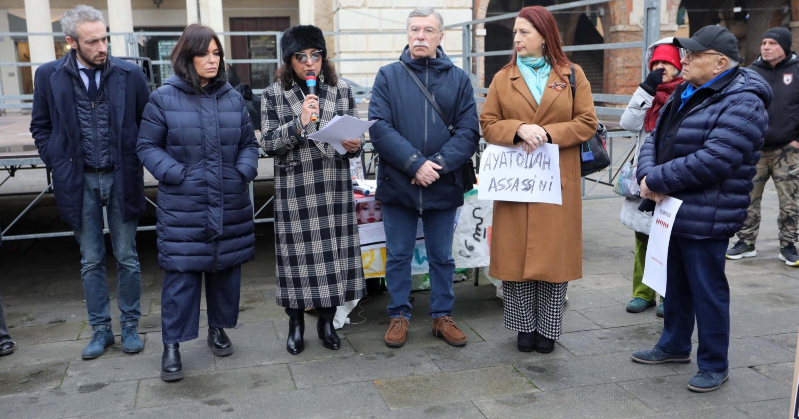 &ldquo;Diritti e libert&agrave; per gli iraniani&rdquo;, flash mob a Rovigo