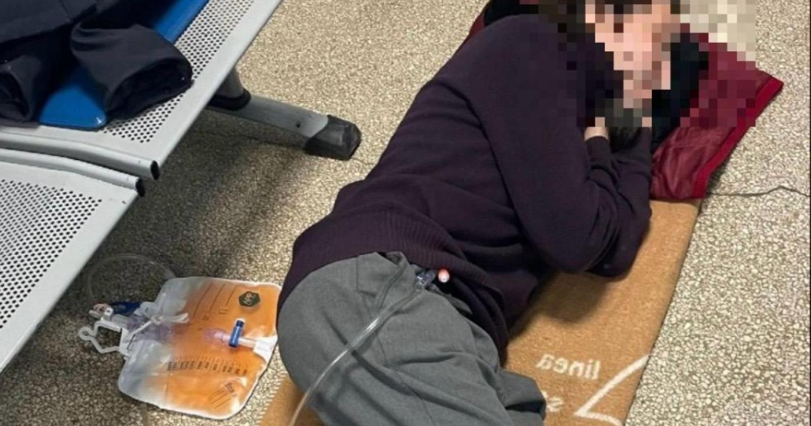 Malato di tumore costretto a terra in Pronto soccorso