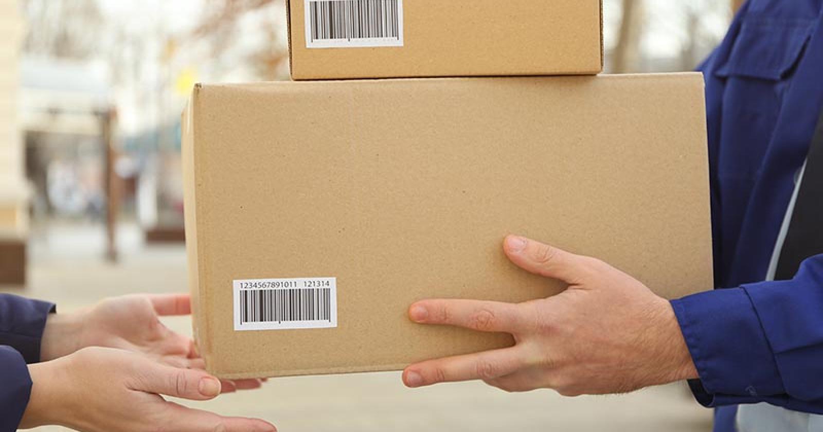 Rimprovera il corriere: anziano malato pestato