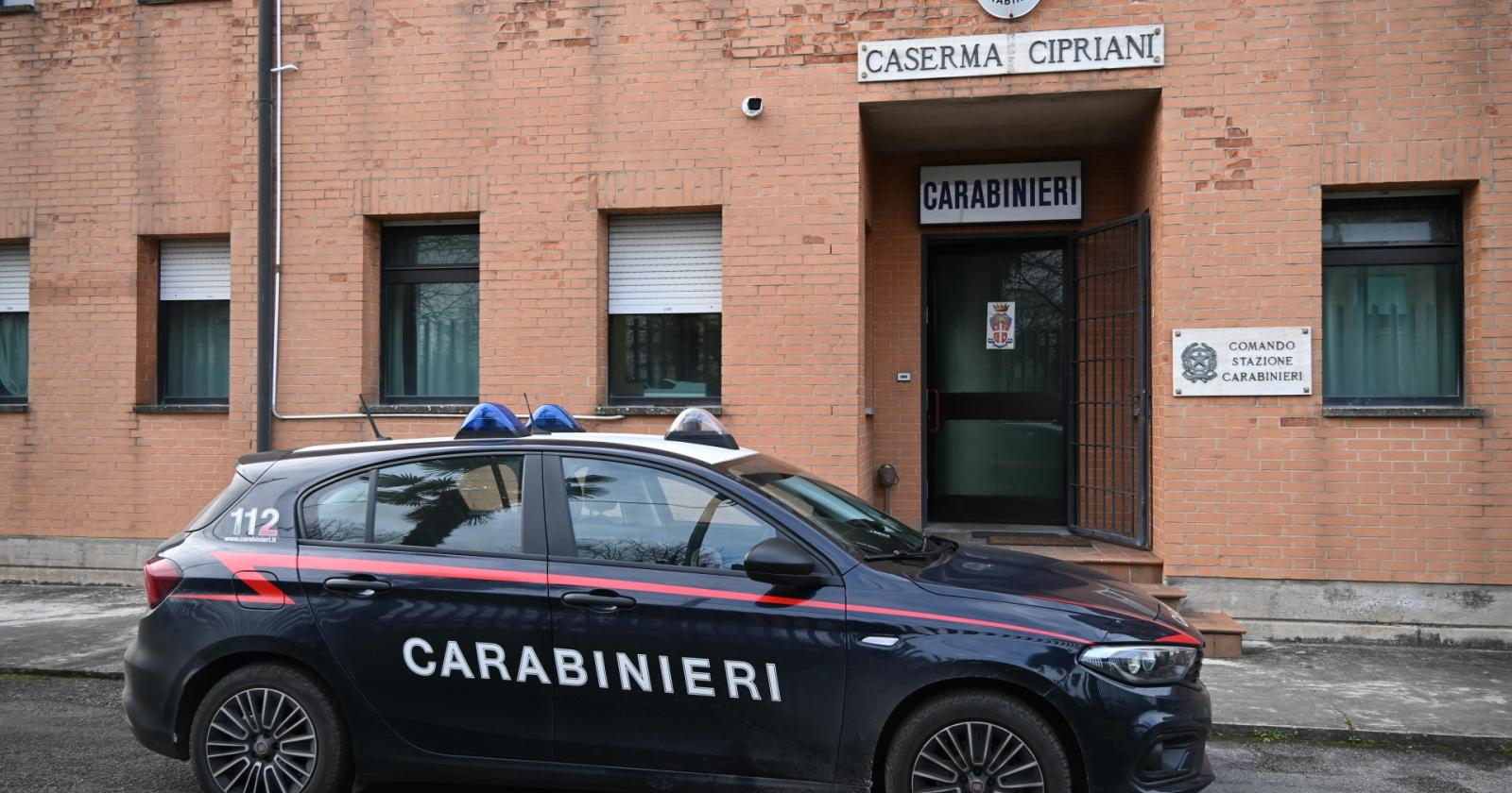 Con una pietra contro l'auto, denunciato