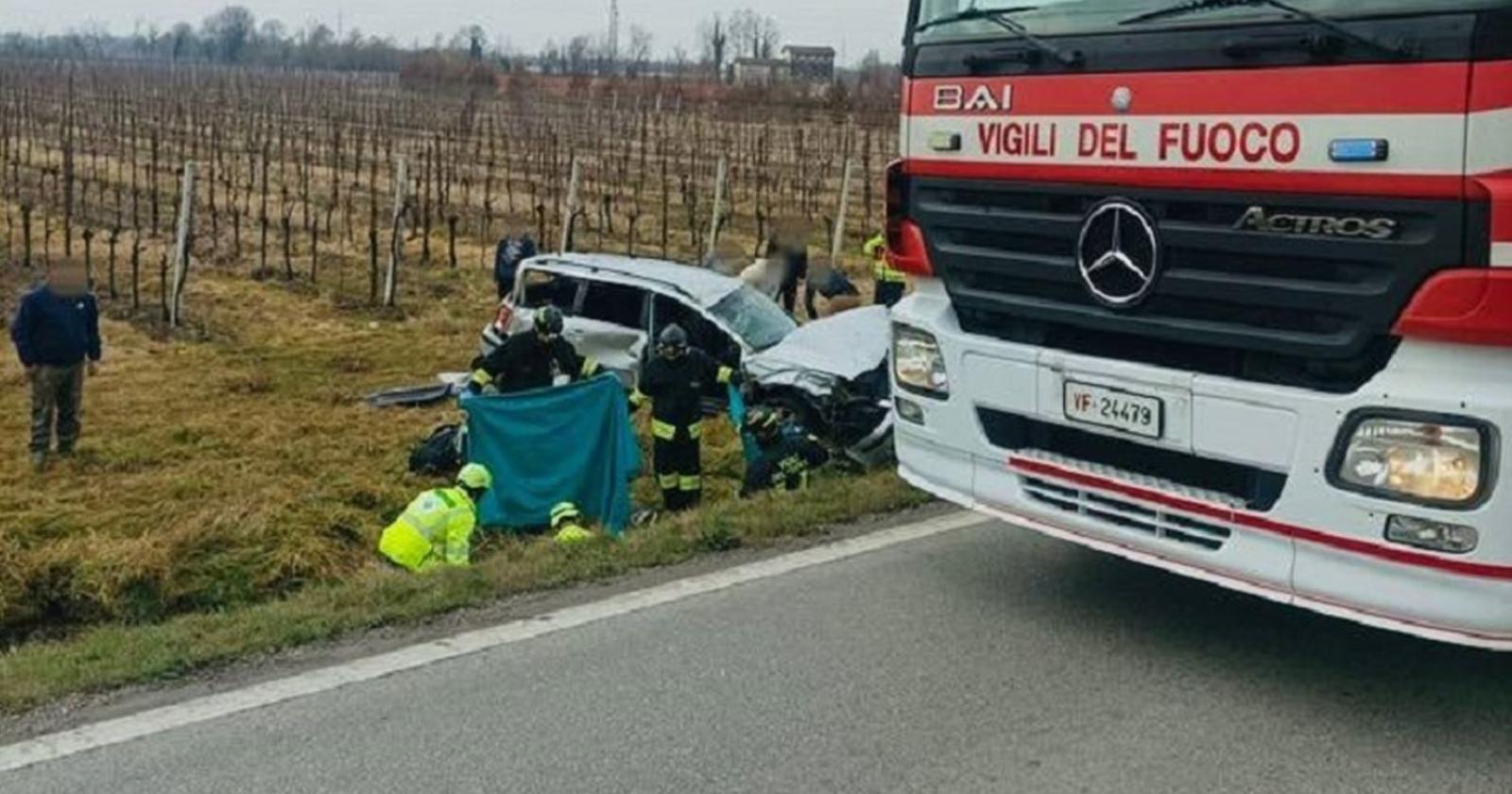 Grave incidente sulla strada per il mare, 5 feriti