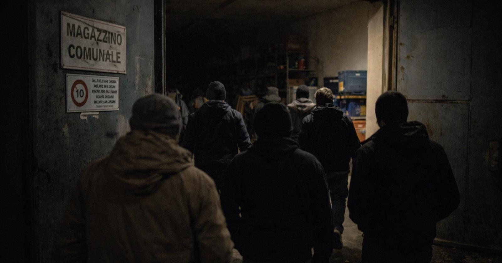 Vandali in piscina e furto in Comune