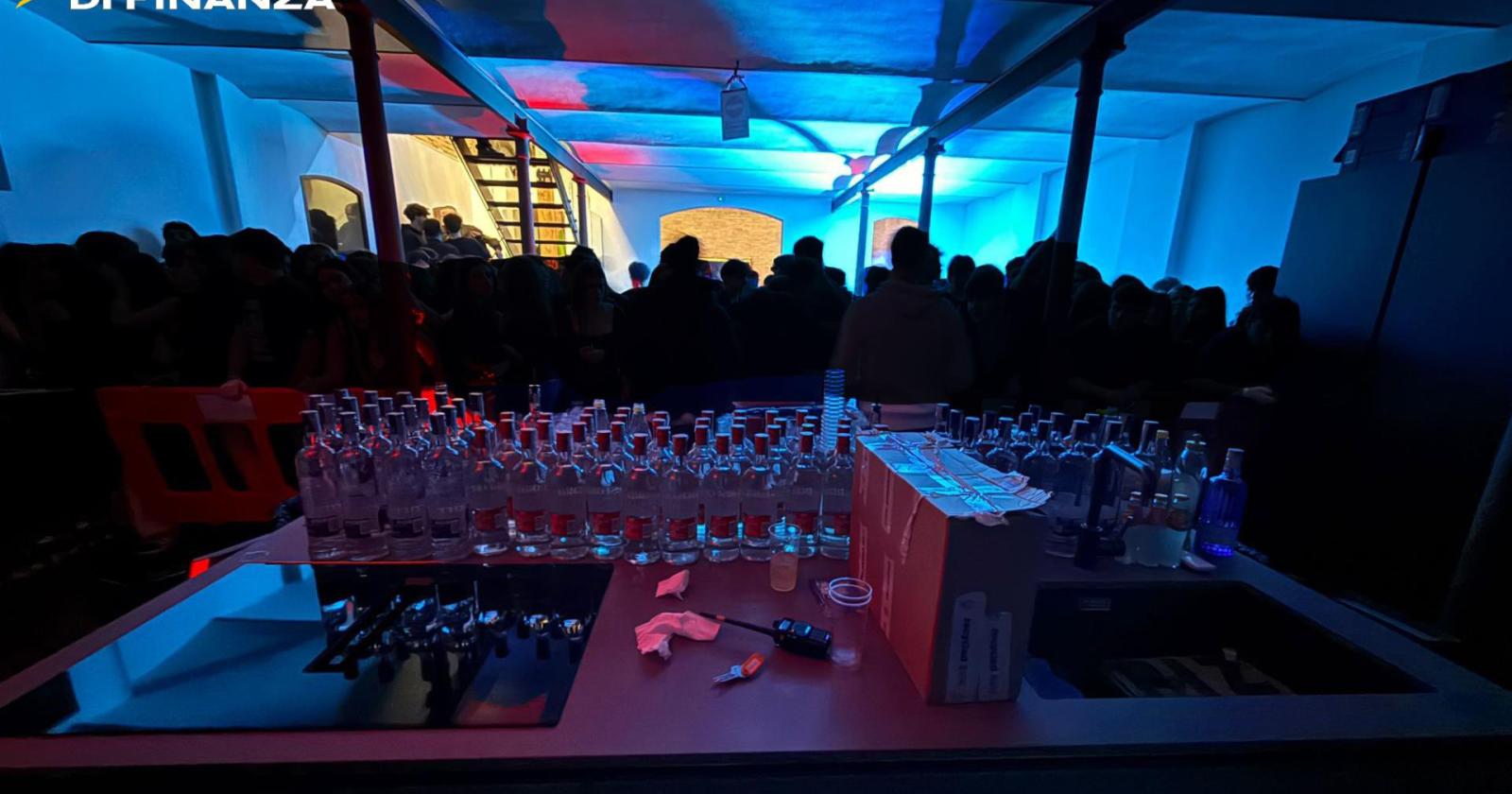 Bloccata megafesta abusiva: erano in centinaia