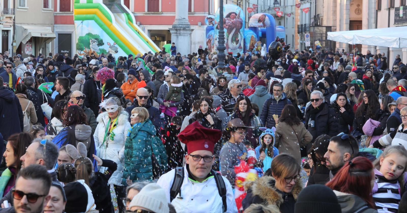 Carnevale da pienone sul liston