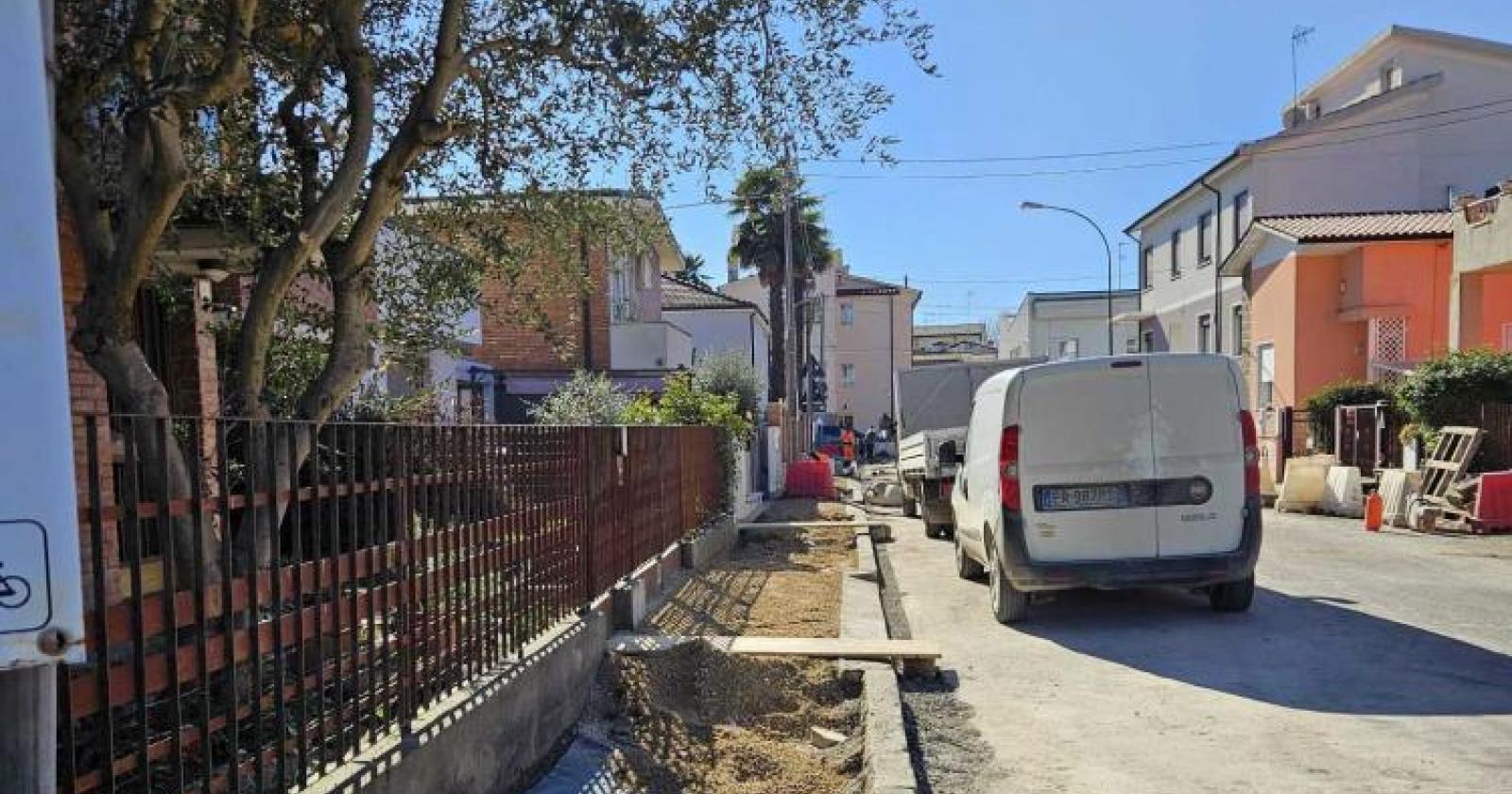 Nuovi marciapiedi in via Filzi