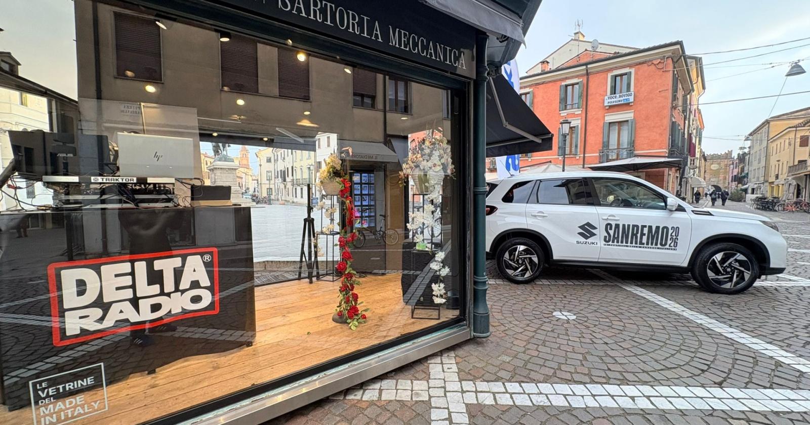 Antenne dritte sul palco dell&rsquo;Ariston