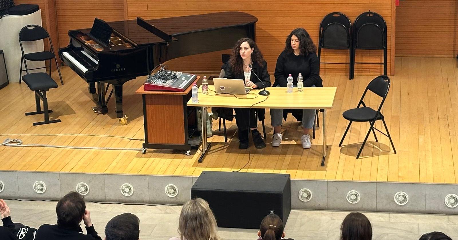 Prevenire le malattie alle mani dei musicisti