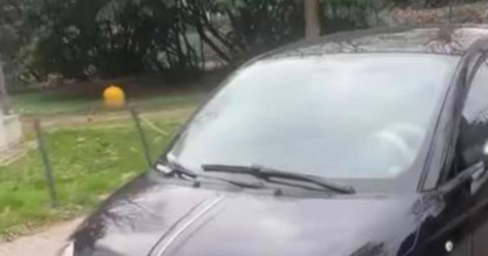 Sosta selvaggia alla stazione, auto multate