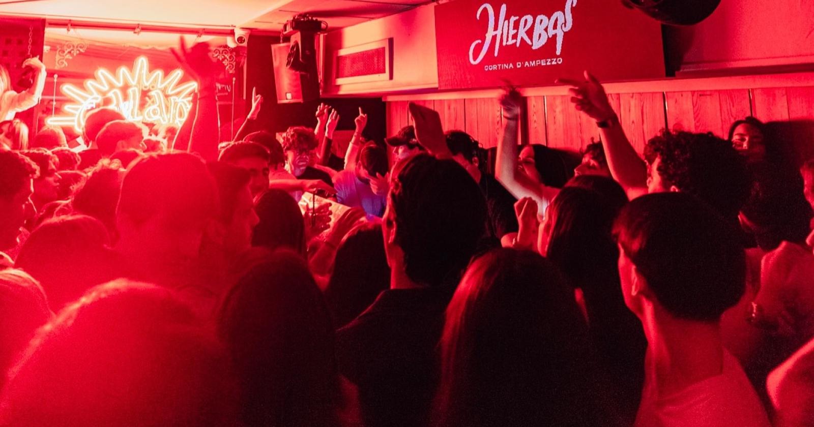 Rumori e risse, chiusa la discoteca