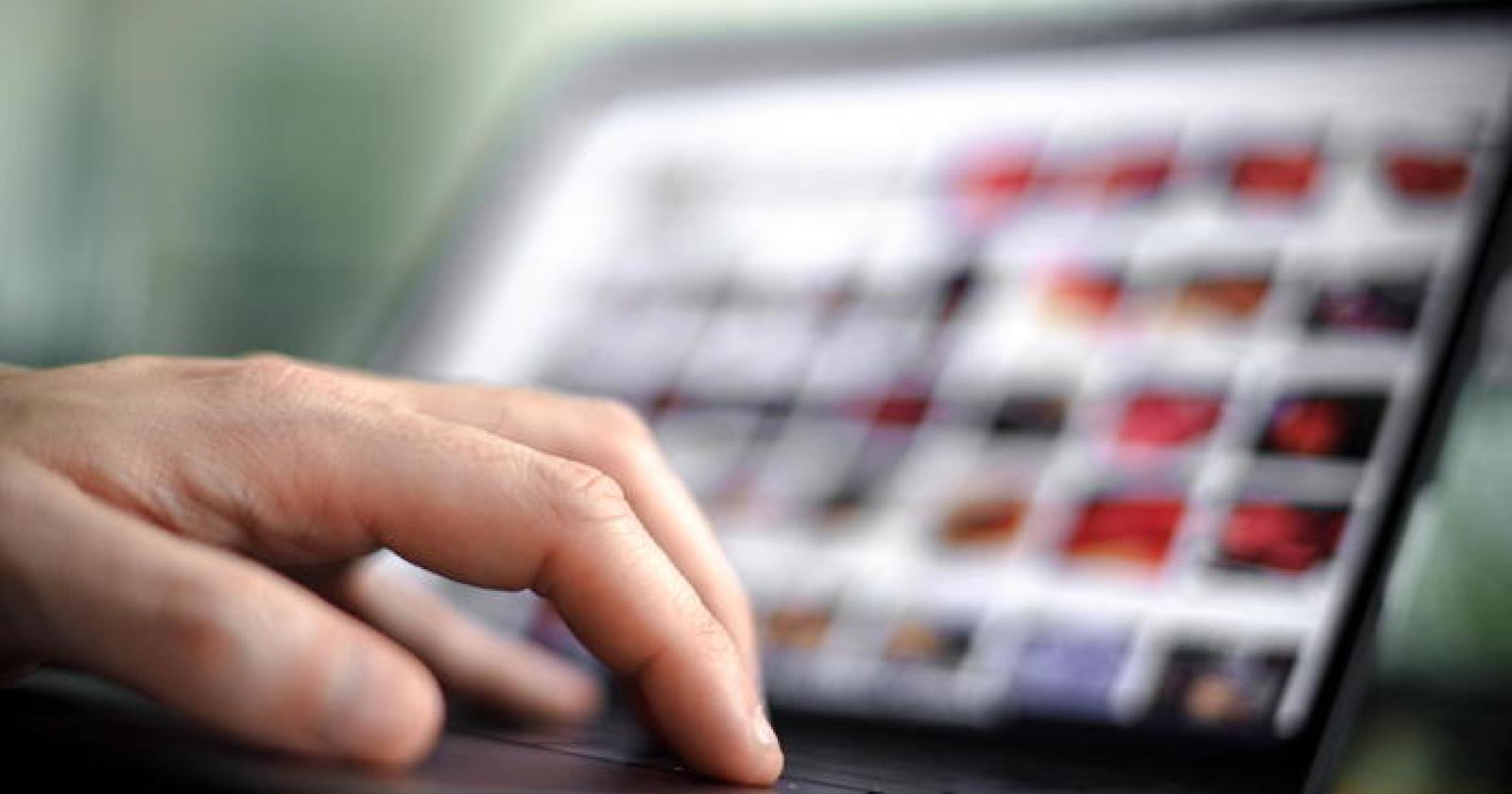 Pedofilia, arrestati un giornalista e un'insegnante di liceo