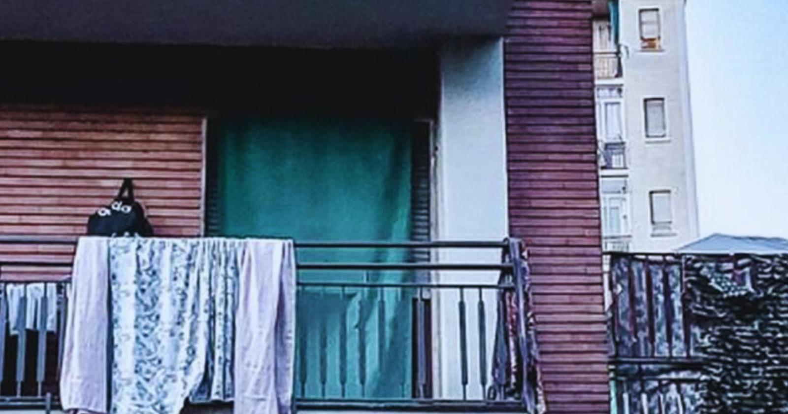 Bambino messo a penzolare dal settimo piano