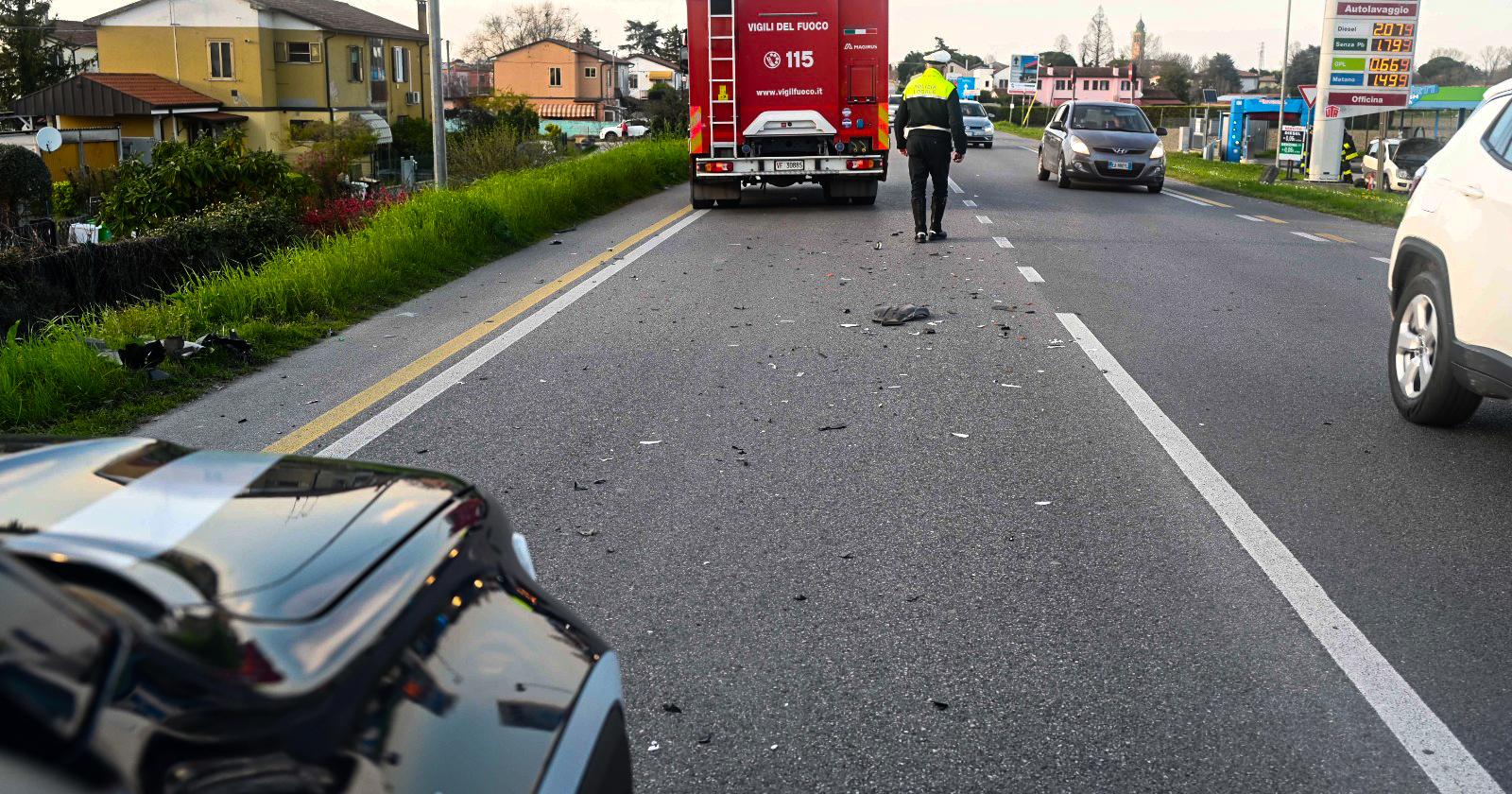 Schianto, danni e traffico in tilt